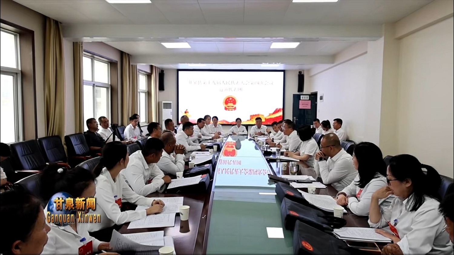 <b>延安市甘泉县高庆海、马洁参加县十九届人大四次会议道镇代表团审议</b>