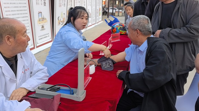 <b>榆林市府谷县：文明花开 满城芬芳  </b>