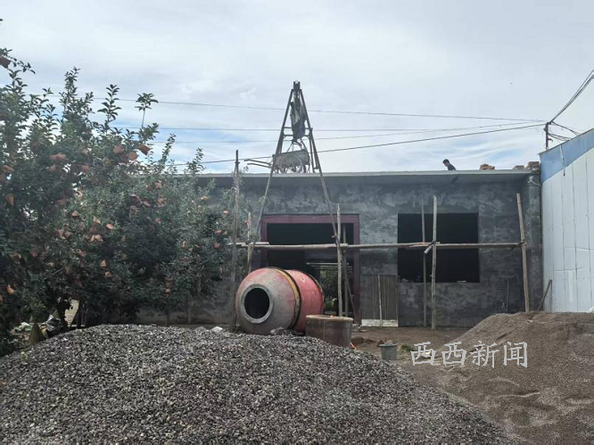 <b>渭南白水县村民新建房顶“爆裂”  疑因混凝土质量问题引发  </b>