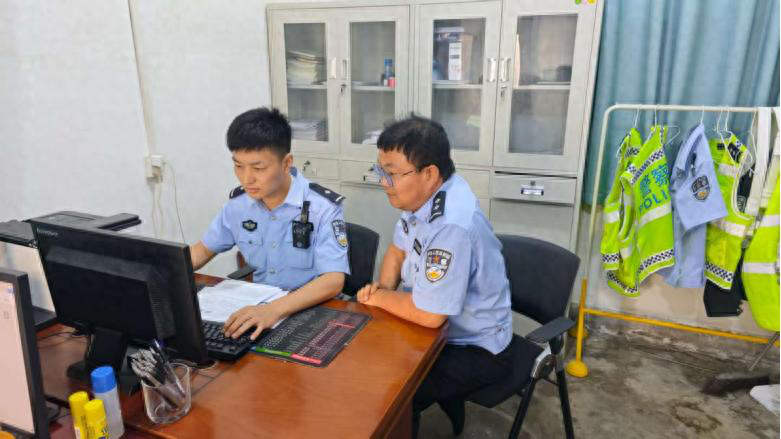 <b>三友“导演”车祸欲骗保 西安高陵交警慧眼识破</b>