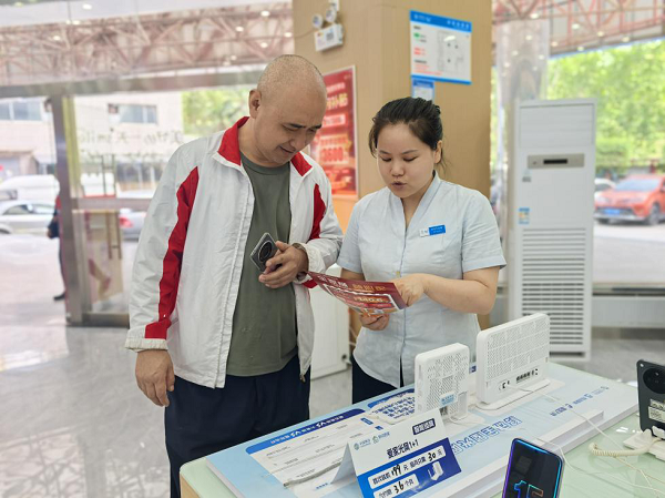 <b>陕西移动西安分公司：迎战酷暑 精心服务</b>