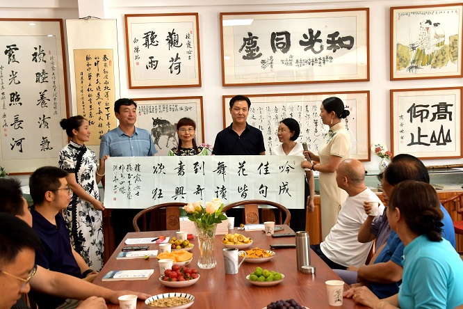 秦岭深处的文学盛宴：柞水徐家庄一日诞生三大文化IP    