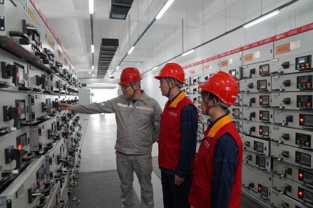 <b>国网榆林供电公司：“早投一个月”助企业项目早用电早投产​  </b>