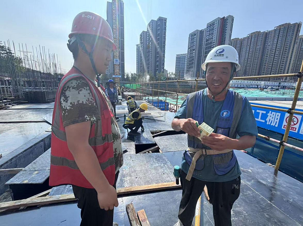 <b>奋战当“夏” 西安经开区一线工作者迎来暖心守护</b>
