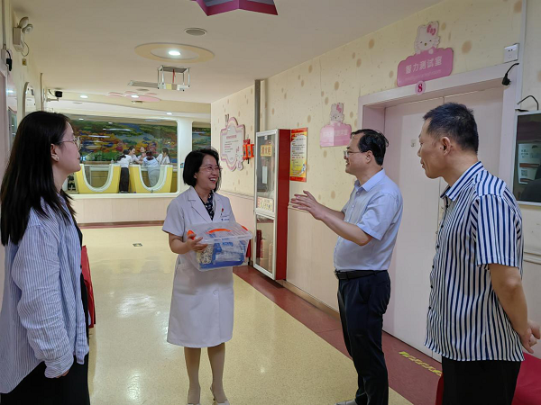 <b>咸阳彩虹医院暖心慰问“医线守护者”​</b>
