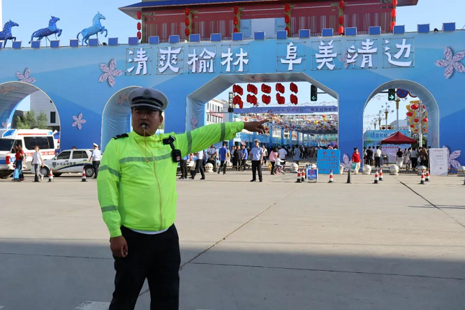 阳光下的守护 | 榆林市靖边县公安局用坚守护航活动平安  