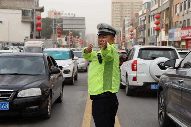 <b>榆林市靖边县公安局交警大队：全力以“护” 交上满意答卷  </b>