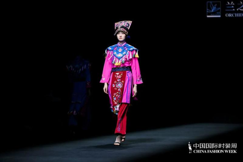 <b>汉中市宁强羌绣亮相北京2025中国国际时装周  </b>