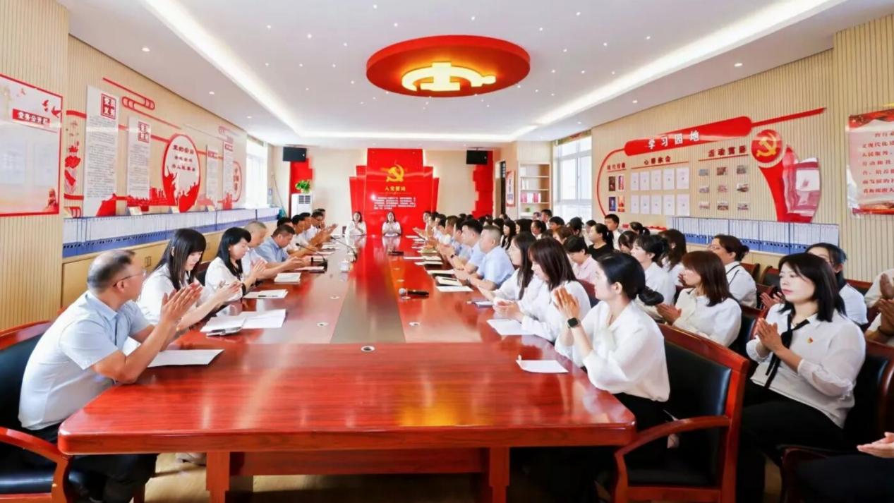 <b>灞桥区席王街道召开第41个教师节表彰座谈会 弘扬教育家精神 共筑教育强国梦</b>