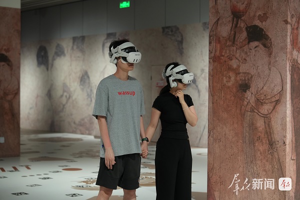 <b>“穿越”千年盛唐壁画！VR技术让文物“活”起来</b>