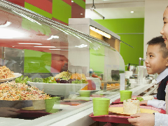 <b>校园餐要经得起审视 守护好每一位学生“舌尖上的安全”</b>