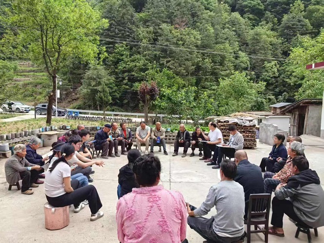 <b>秋风起时，别情浓：驻村书记李章进与柞水龙潭村的九年不了情  </b>
