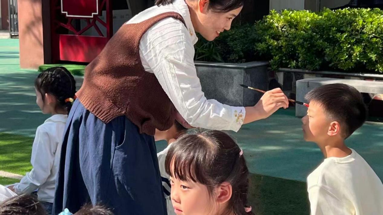 正衣冠启智路，点朱砂润心田 碑林区景龙池小学启智礼传承千年