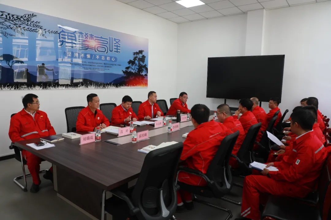 <b>靖边采油厂召开党委会总结深入贯彻中央八项规定精神学习教育</b>