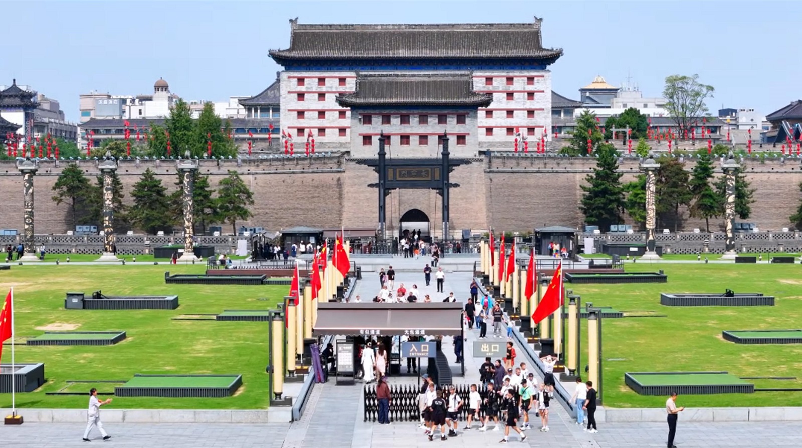 <b> 国庆中秋假期首日：陕西文旅市场活力迸发 多项数据同比增长</b>