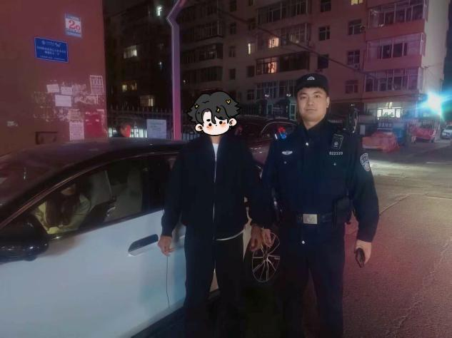 <b>国庆夜外地游客车辆被困 哈尔滨民警暖心解围获赞誉</b>