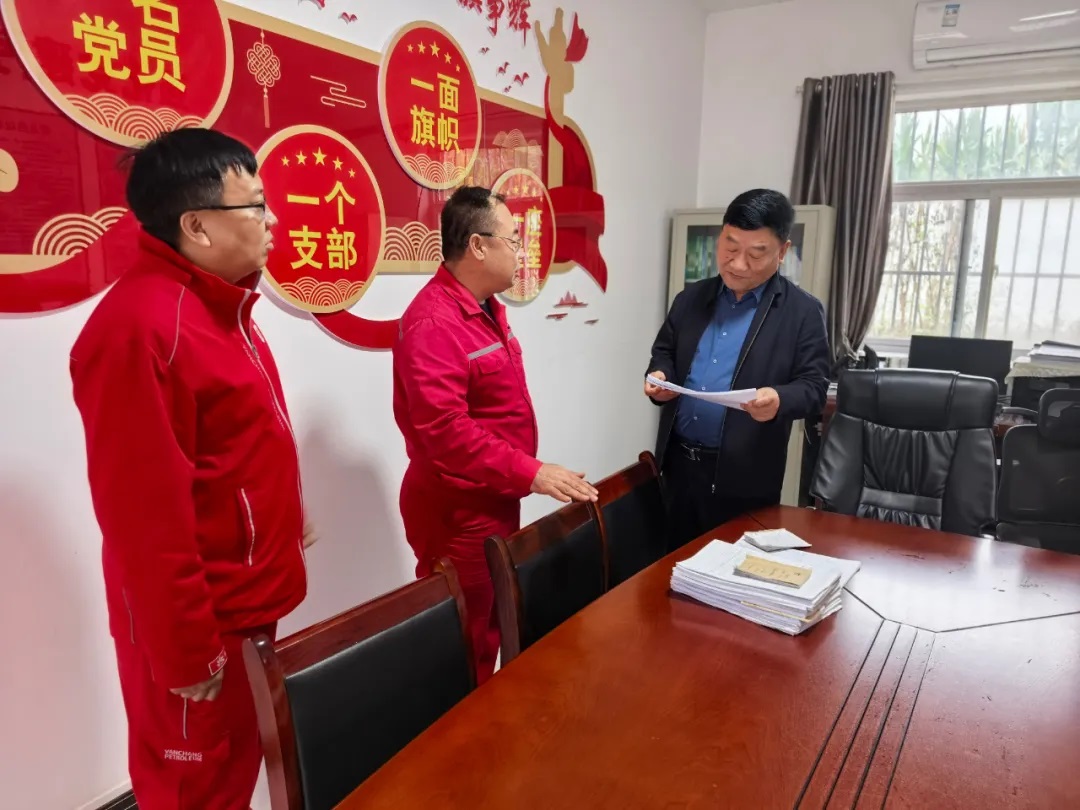 <b>延长油田子长采油厂党委副书记、厂长王志辉深入基层检查安全生产工作</b>