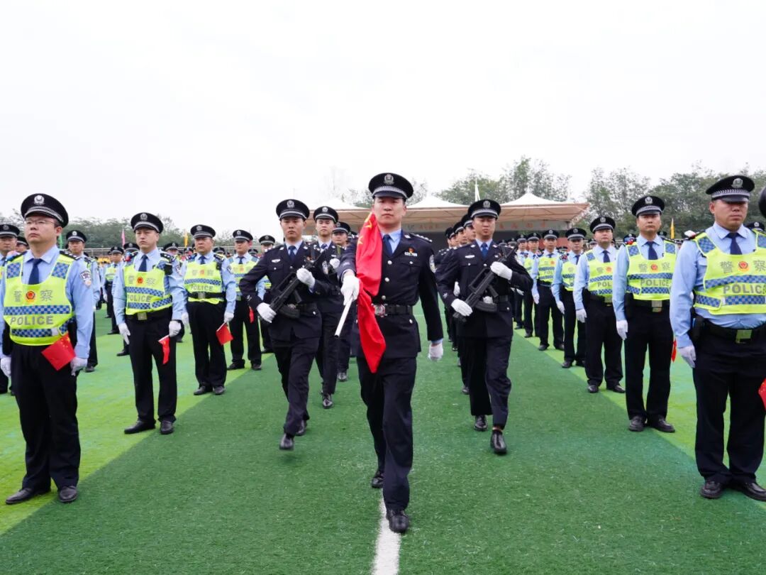 <b>周至公安交出“双节”平安答卷：警情双下降，暖心服务不停歇</b>