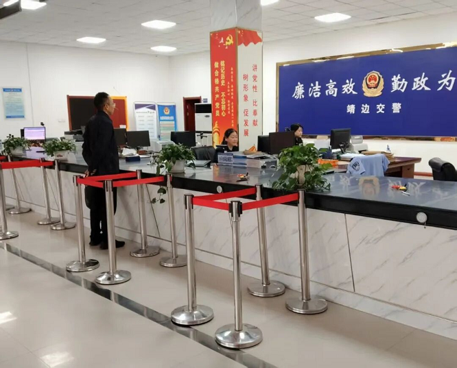 <b>阳光下的守护丨靖边公安交警将守护写进“N+1”暖心事中</b>