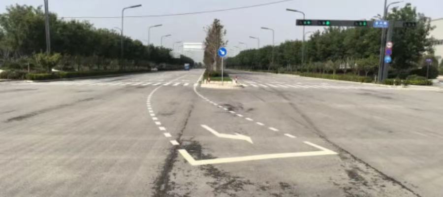 <b>双向八车道，即将贯通！</b>