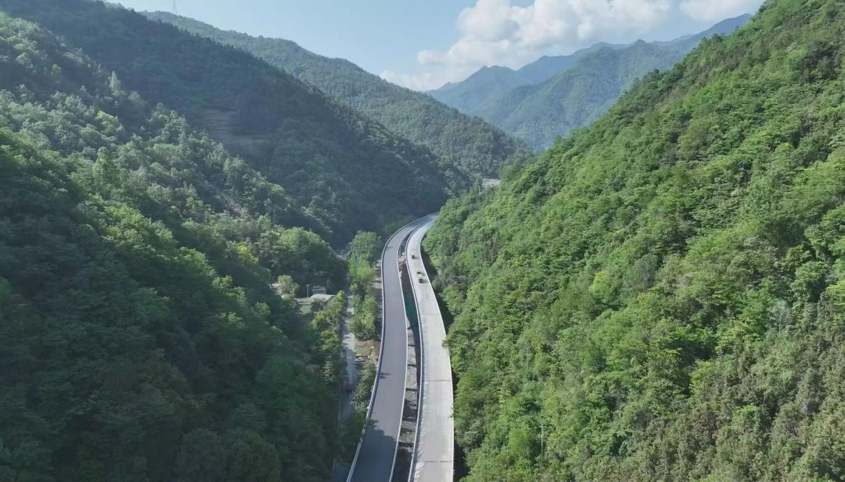 <b>拒绝乱停乱放！西安占道停车泊位公示</b>