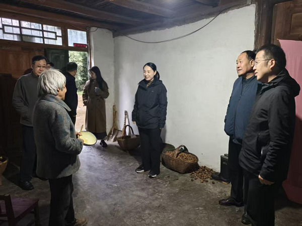 <b>宝鸡市太白干部心系群众  共同筑牢安全防线</b>