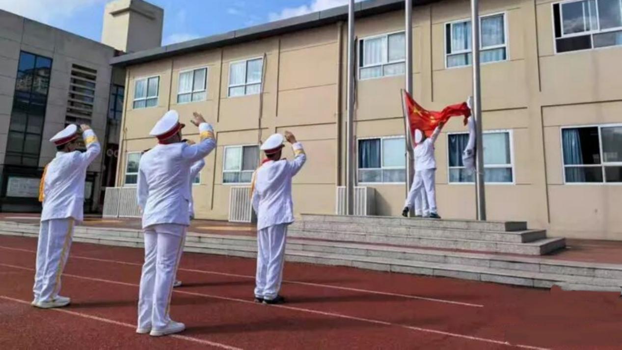 <b>庆祝少先队建队76周年 | 灞桥区东城六小233名新队员光荣入队</b>