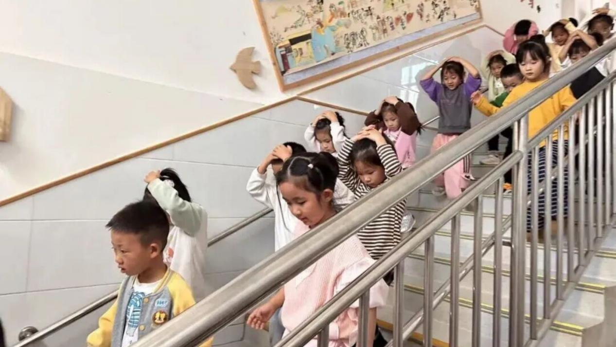 <b>第36个国际减灾日|灞桥区席王街道中心幼儿园主题活动护孩子安全</b>