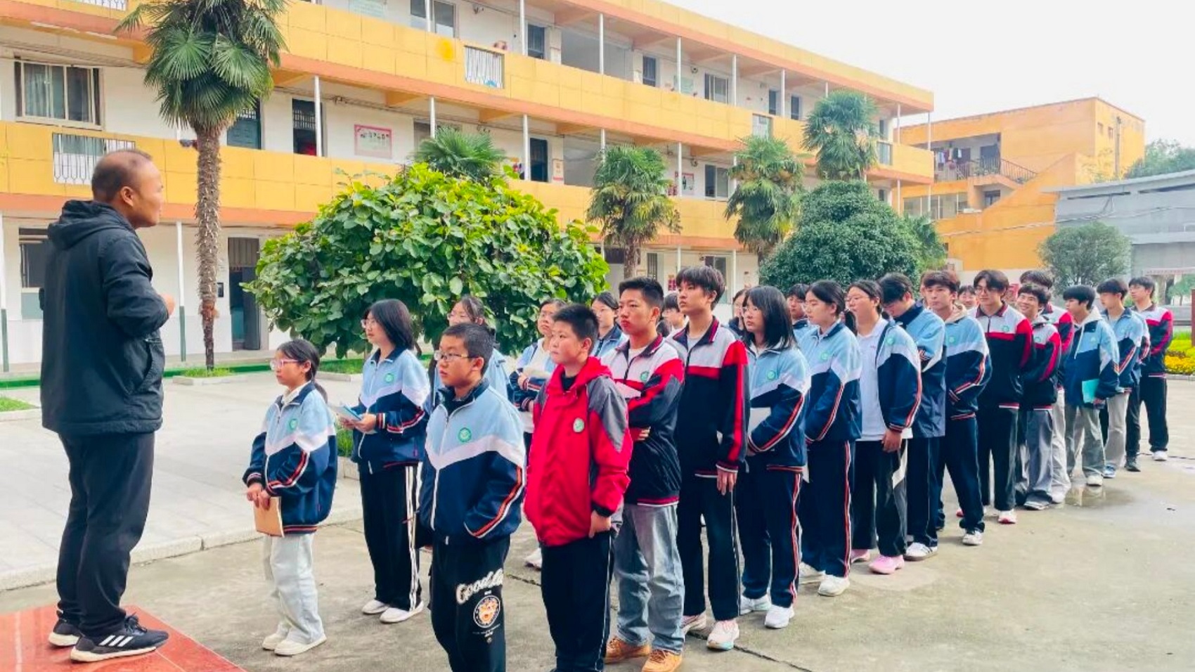 <b>槐荫护苗行动启航 西安市第十九中学安全员赴庆华中学“取经”</b>