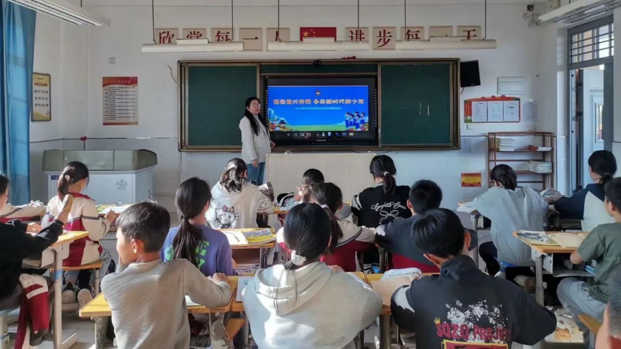 <b>庆祝少先队建队76周年 | 薪火相传耀东李 辅导员聘任仪式启新篇</b>