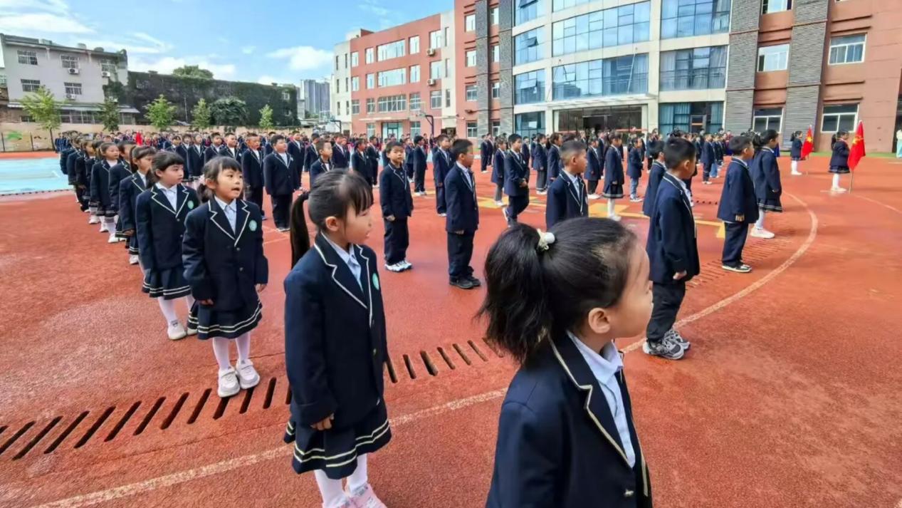 <b>庆祝少先队建队76周年 | 灞桥区官厅小学：从“红领巾”到“新使命”</b>