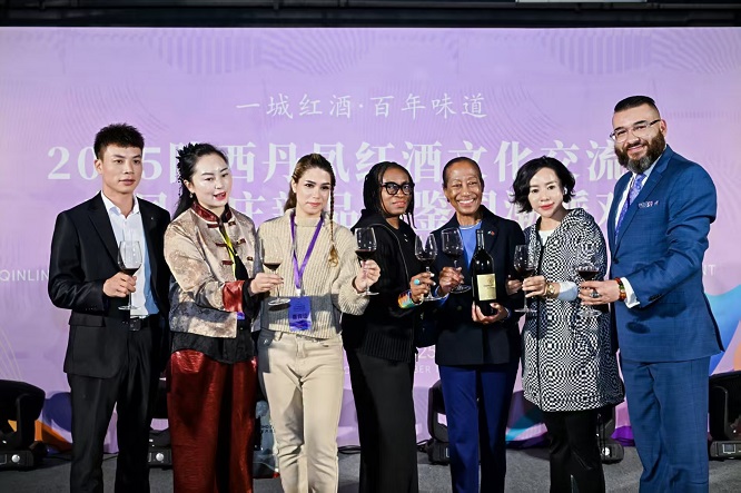 <b>从秦岭洞藏到全球云端：东凤酒庄以直播对决解锁国潮新玩法     </b>