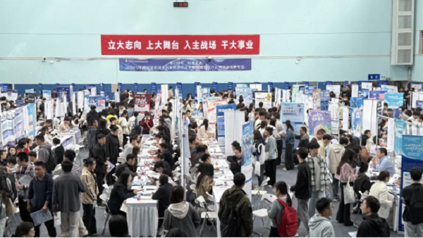 <b>精准锁定offer!经开区的“人才直通车”又开进高校了!</b>