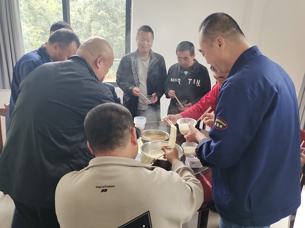 <b>安康市石泉县公安:一顿热乎饭,一份守护情</b>