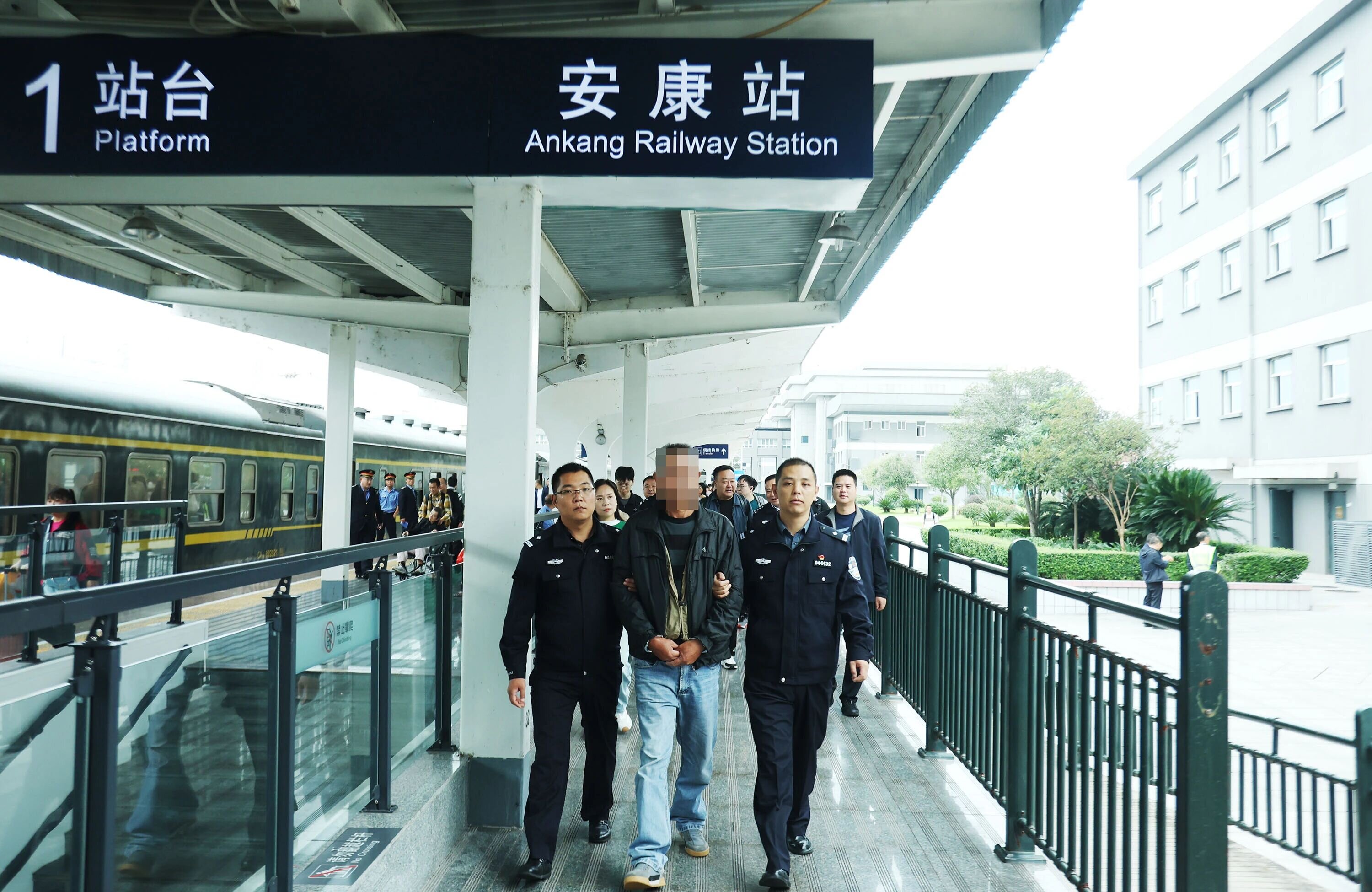 <b>安康市汉滨区公安抓获一名潜逃27年逃犯</b>