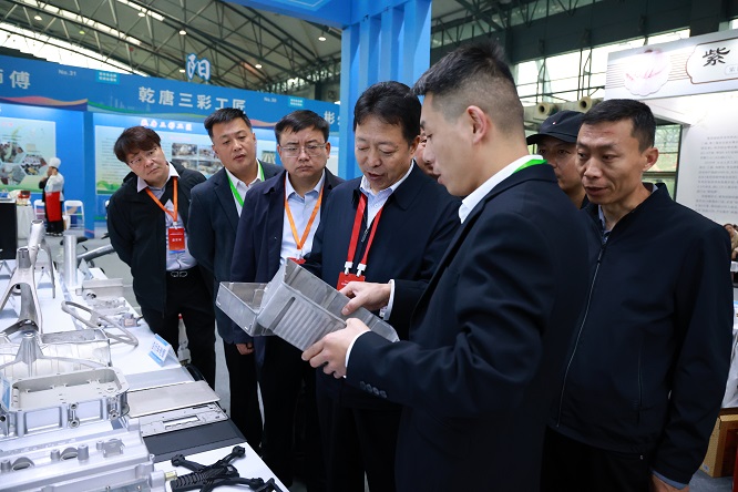 <b>“府谷镁工”劳务品牌亮相陕西省特色劳务品牌交流活动  </b>