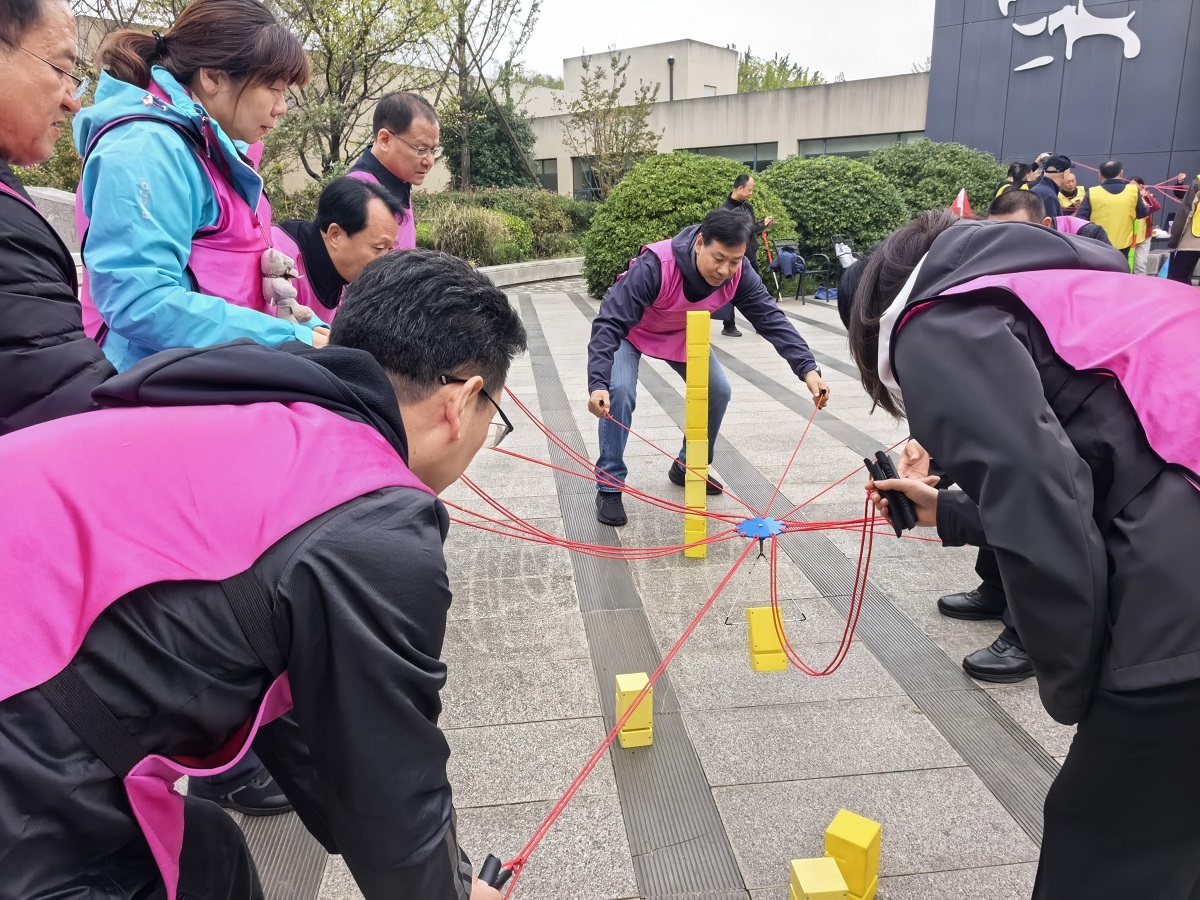 <b>陕西省委党校学员一部组织2025年秋季学期进修班学员开展户外实践拓展训练</b>