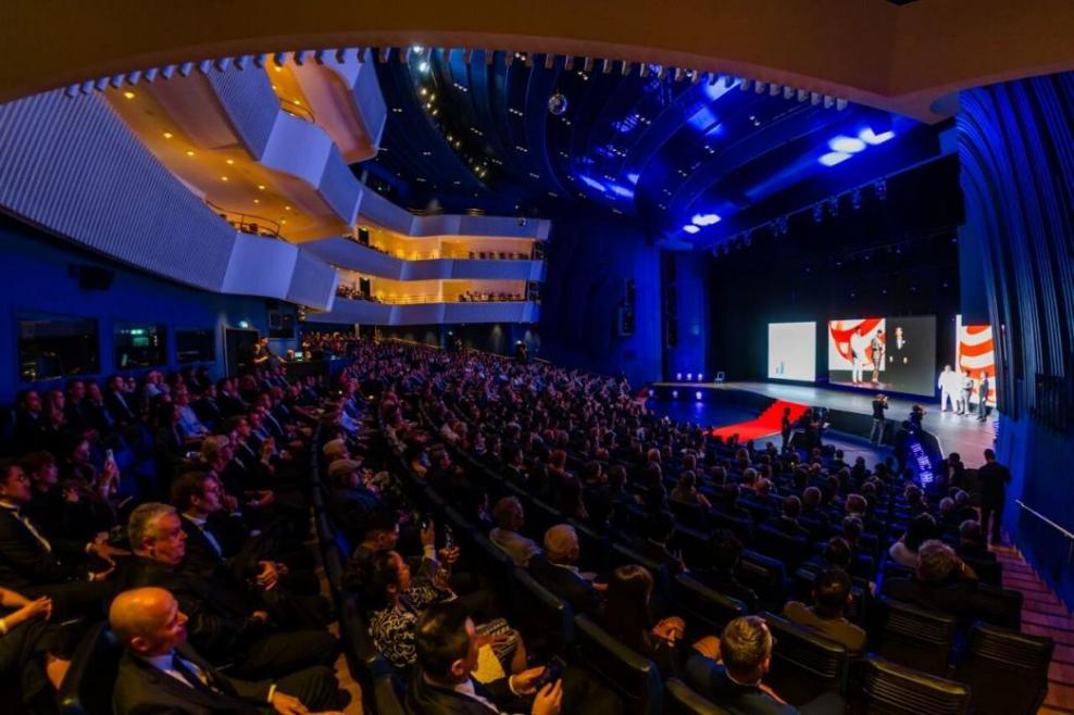 <b>“经开智造”硬核出圈!百润重工智能驾驶舱荣膺2025德国红点设计奖</b>