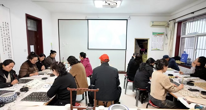 <b>榆林市府谷县:从“养老”到“享老” 让老年时光闪闪发光                  </b>