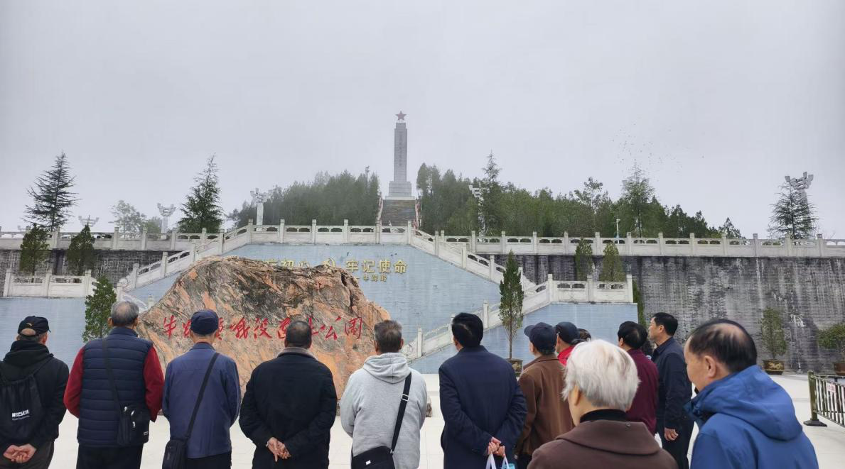 <b>安康市公安局组织退休老干部开展重阳节系列活动</b>