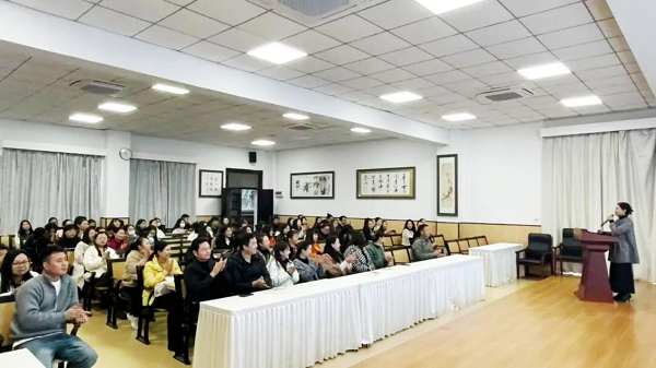 灞桥区东城二小家长学校开讲心理健康课 筑牢家校共育“心”防线