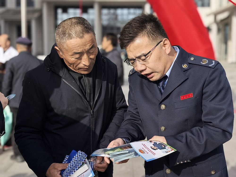 <b>国家税务总局佳县税务局联合医保部门开展义诊惠民活动</b>