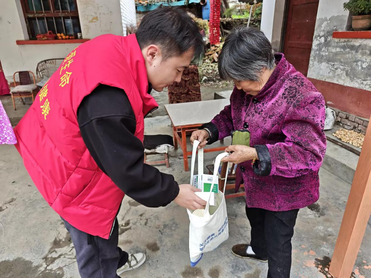 <b>宝鸡太白县：践行“六个多”举措  暖心服务零距离</b>