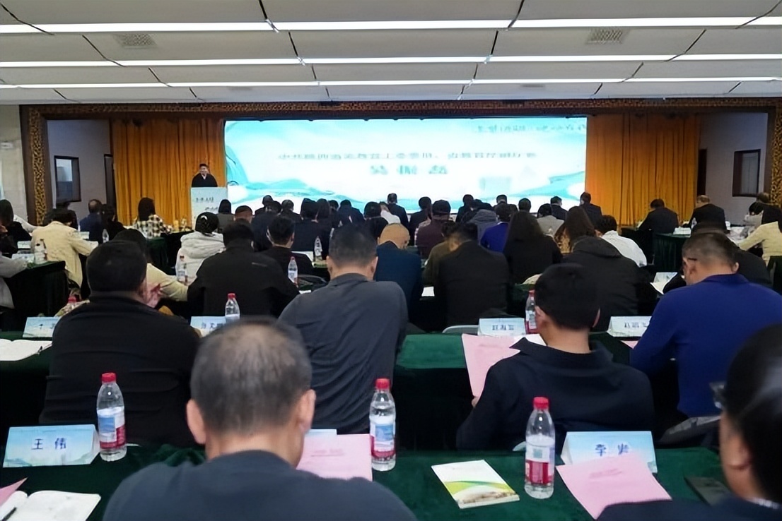 <b>陕西高校赴新疆开展校企对接暨毕业生基层就业回访活动</b>