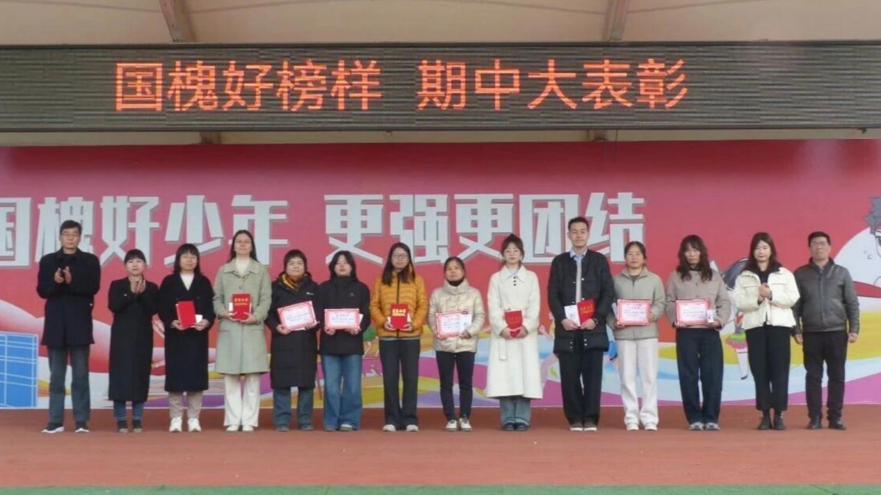 晨光中的荣耀时刻：西安市第十九中学以荣誉为舟启航奋斗新征