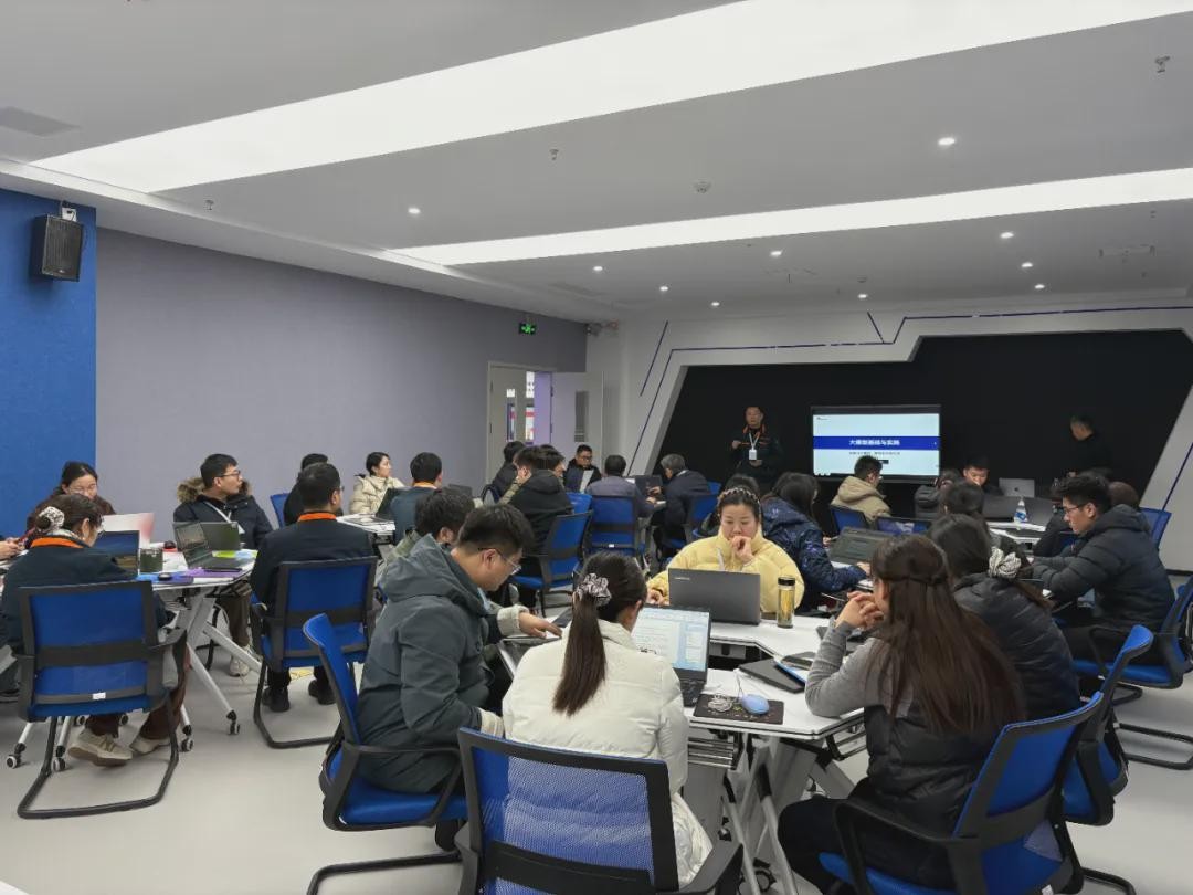 河南化工技师学院智能控制产业学院和云和数据开展校企专业教