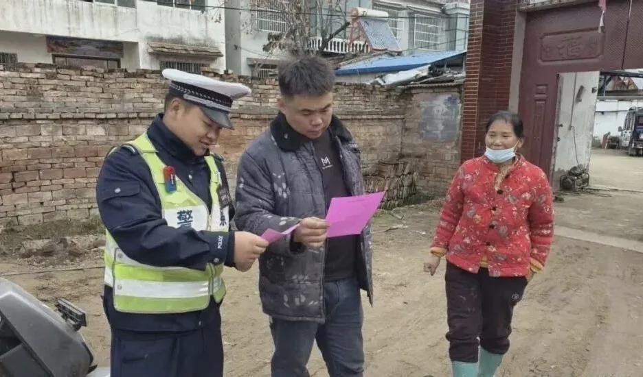 <b>河南商丘交警持续发力筑牢冬季农村交通安全防线</b>