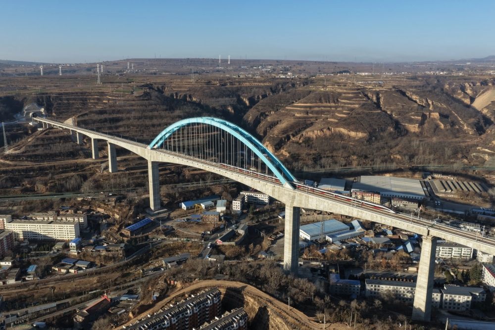 新华鲜报 | 西延高铁开通！革命圣地延安迎来“高铁时代”