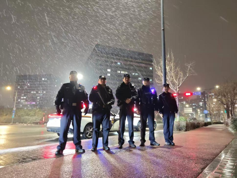 <b>西安公安：守护不打烊，平安不缺席</b>