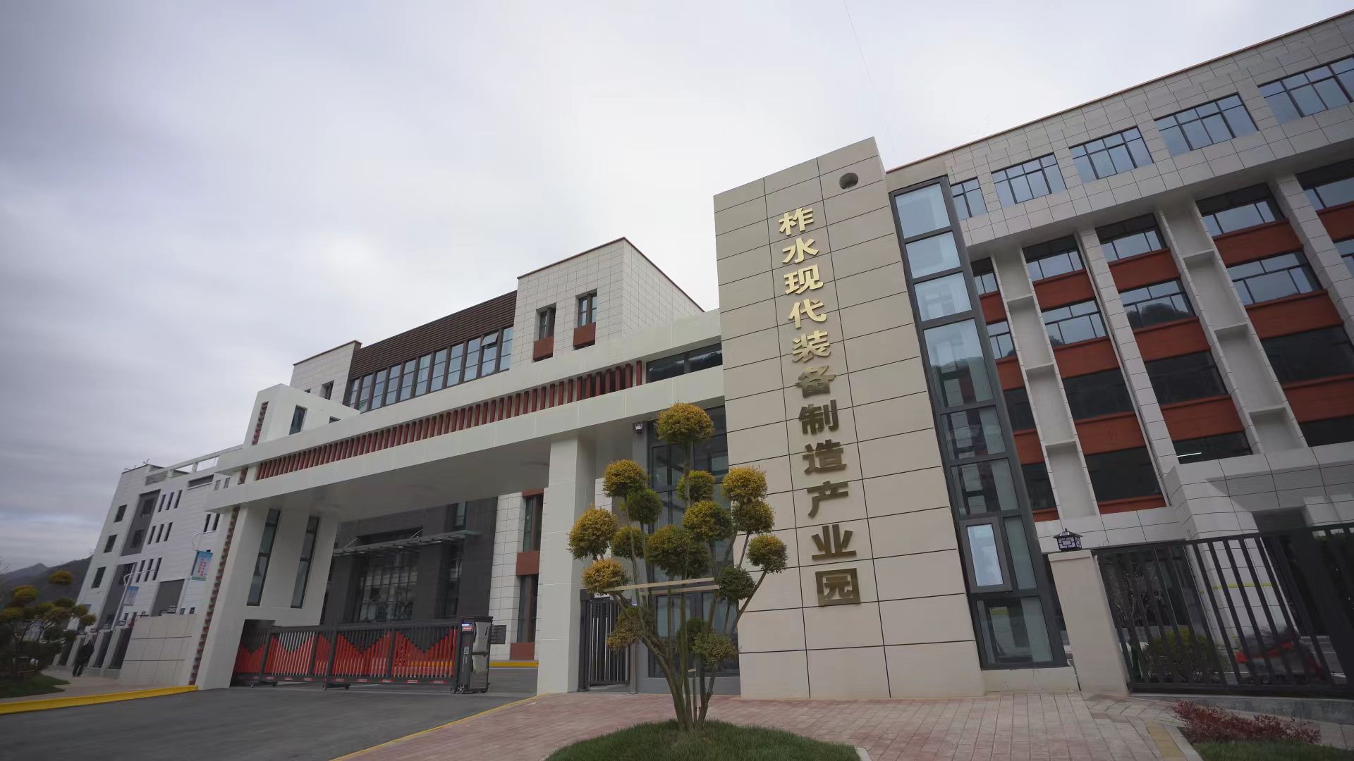 商洛市柞水县：开足马力忙生产  